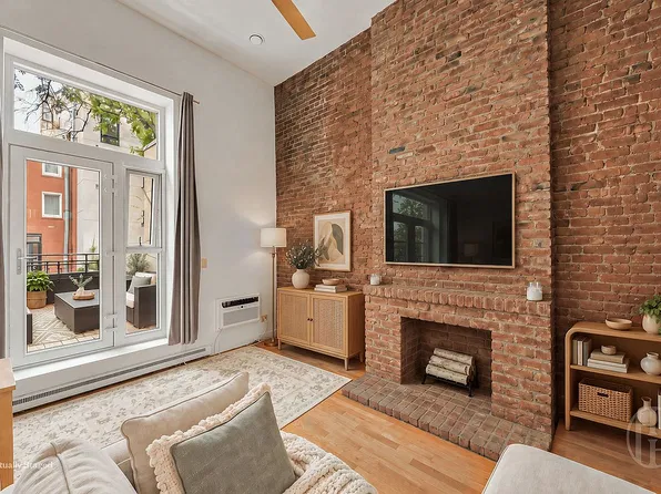 221 W 14th St APT 1B, New York, NY 10011