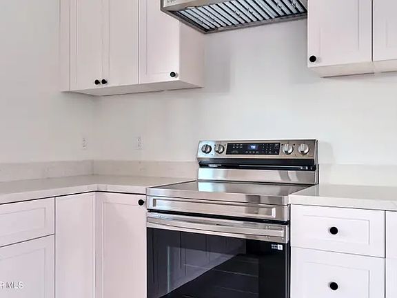 5th image of 219 Sandberg St #B