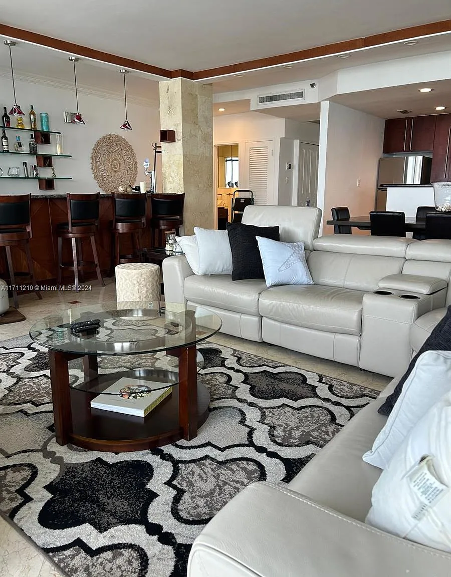 The Decoplage Condo — Photo 3