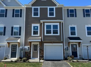 16 Zander Rd, Inwood, WV 25428