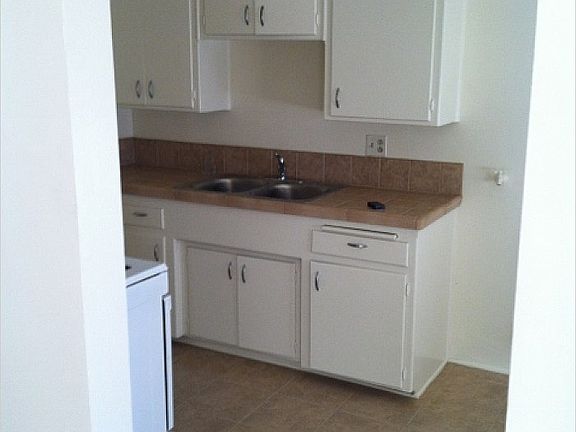 5th image of 12112 Rosecrans Ave