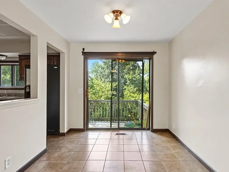 13005 Ames Ave — Photo 6