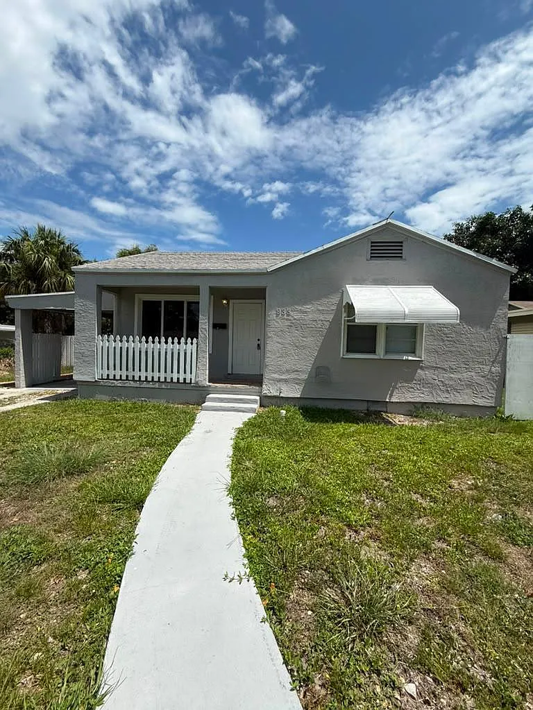 3 bed, 1.5 bath, 1085 sqft, $3,000 — Photo 2