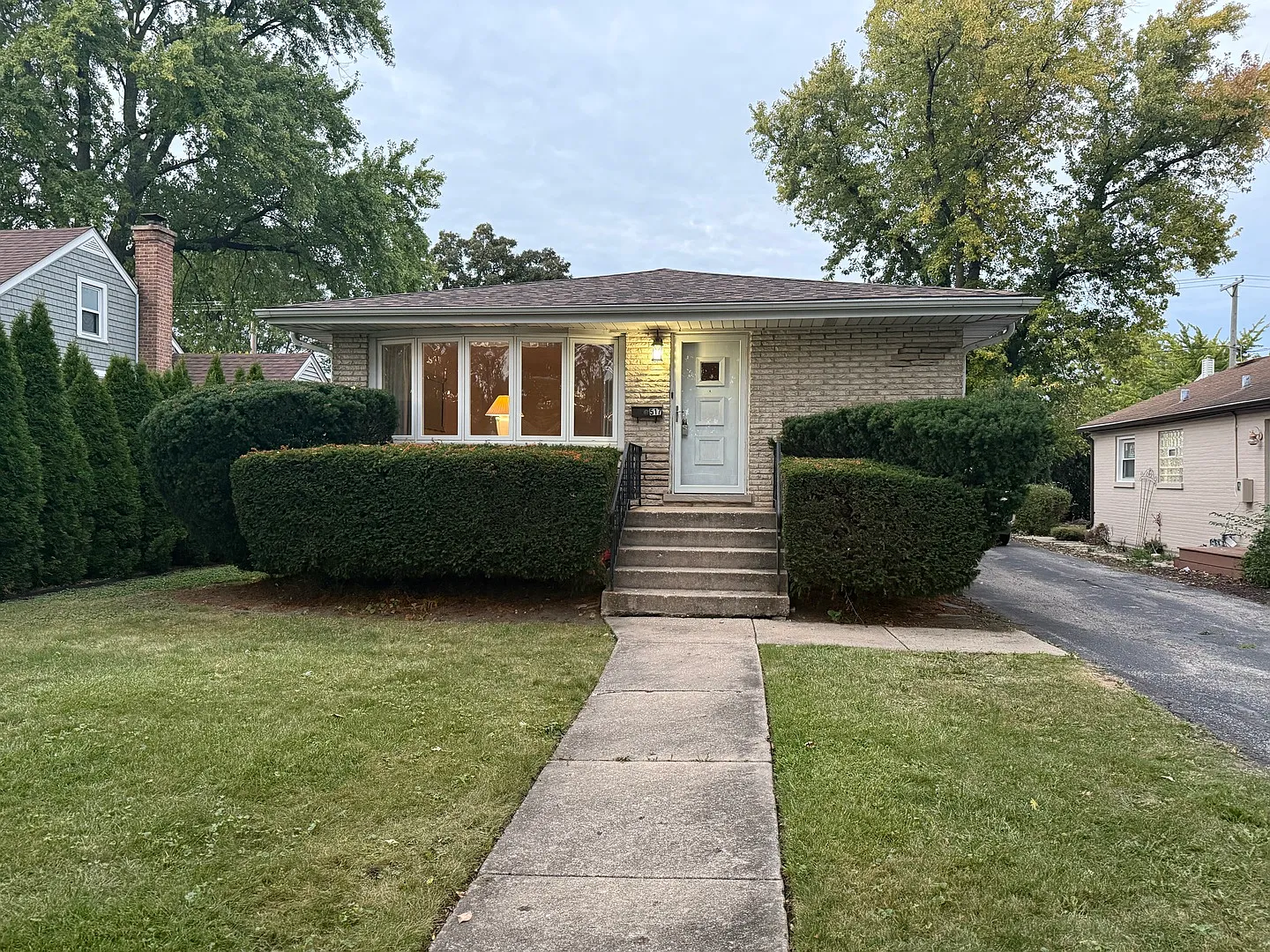 517 Grove Ave photo 1