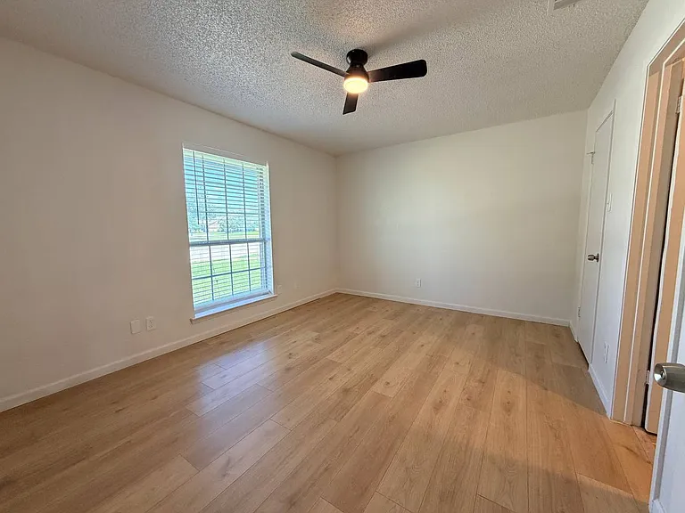 3807 William St — Photo 9