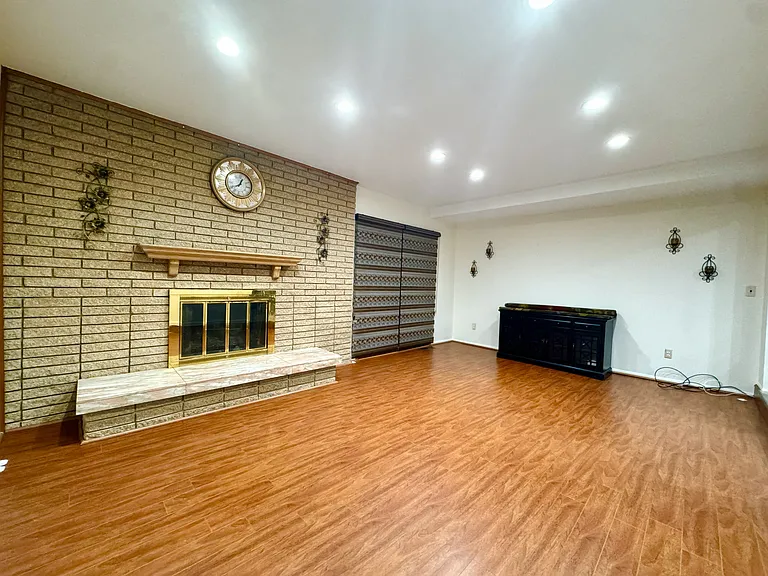 2868 Groves Dr — Photo 32