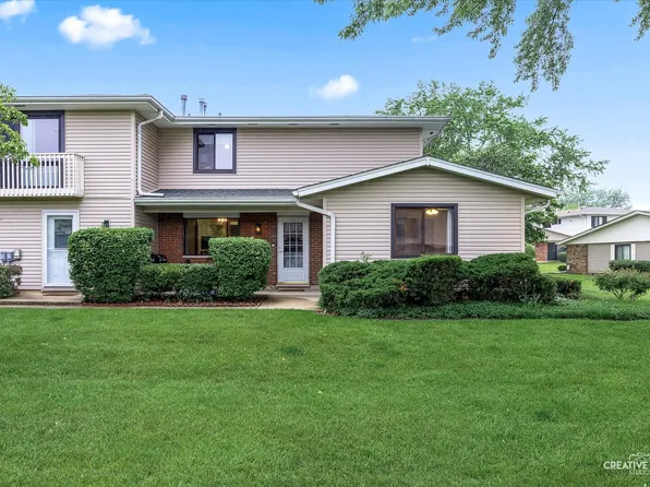 135 Fairlane Ct #262, Bloomingdale, IL 60108