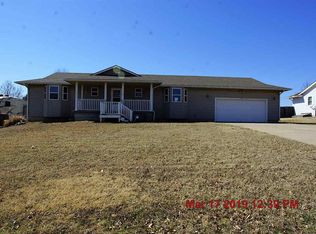 1117 Parkside Ln, Winfield, KS 67156