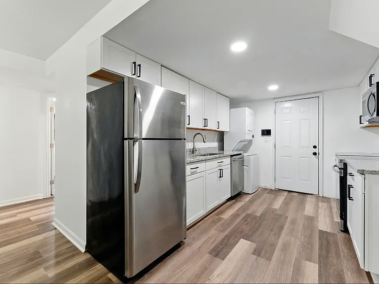 2820 Memorial Dr SE — Photo 15