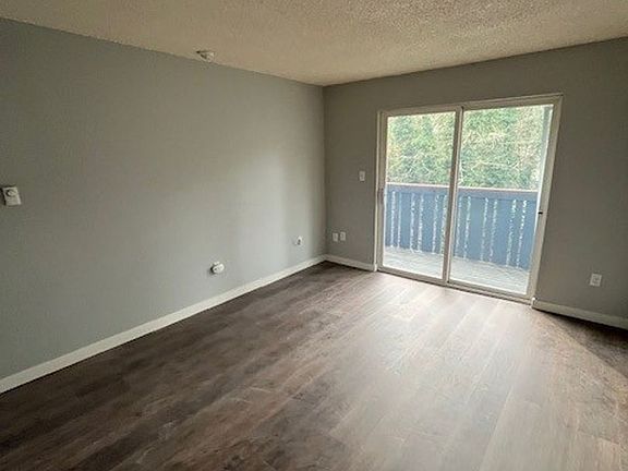 5th image of 11119 Woodinville Dr #211
