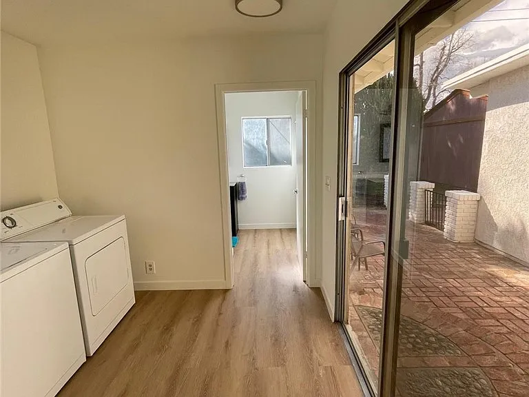 7359 Amestoy Ave — Photo 16