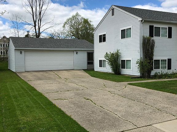 3rd image of 1672 Tudor Dr
