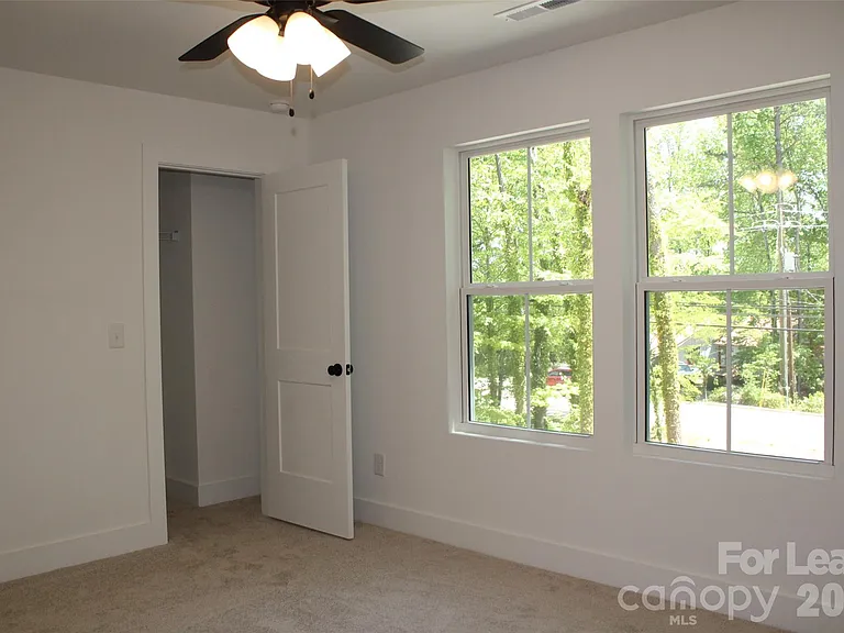 562 W Park Ave #A — Photo 15