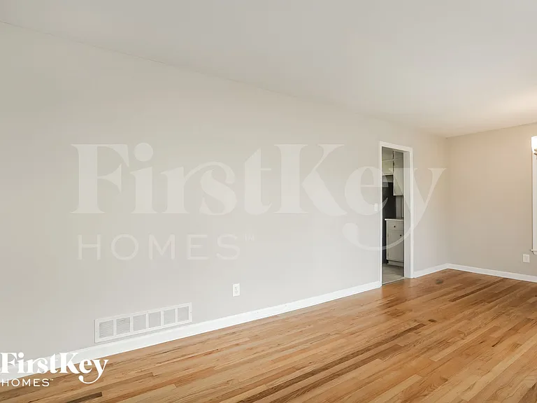 1860 Gherry Dr — Photo 4