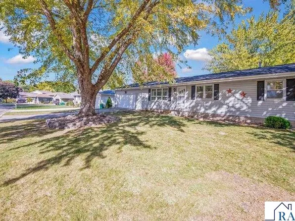 1614 Gateway Dr, Albert Lea, MN 56007