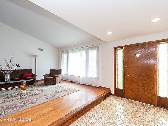 2nd image of 9807 N Lauren Ln