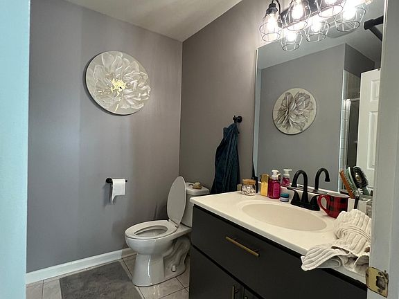 3rd image of 2075 Hollywood Ct