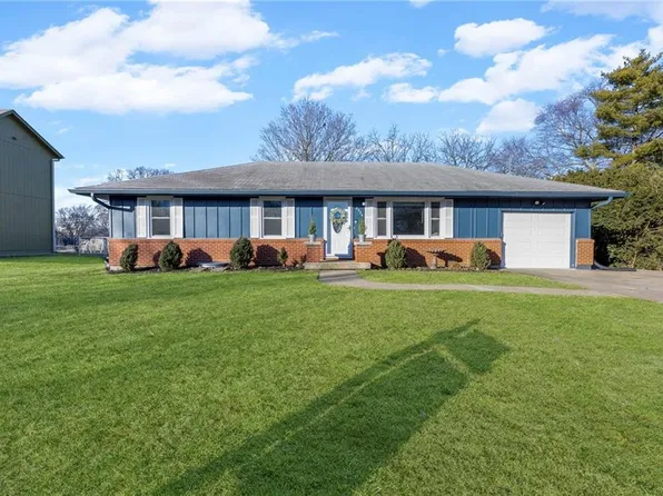 8534 Stearns Ave, Overland Park, KS 66214