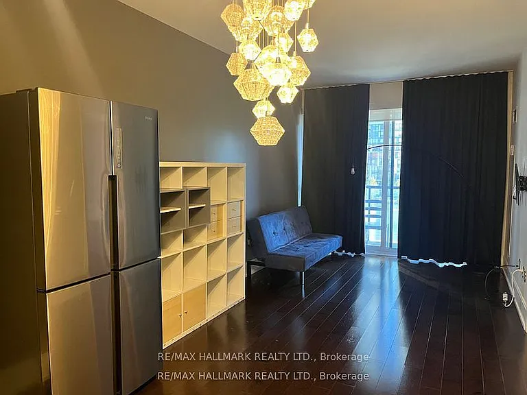 560 Front St W #428 — Photo 8