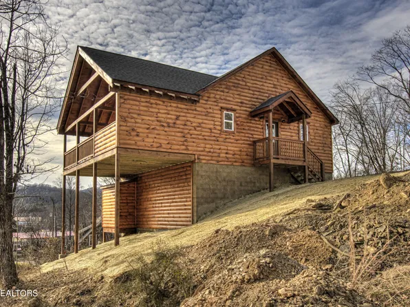 3936 Valley View Dr, Pigeon Forge, TN 37863