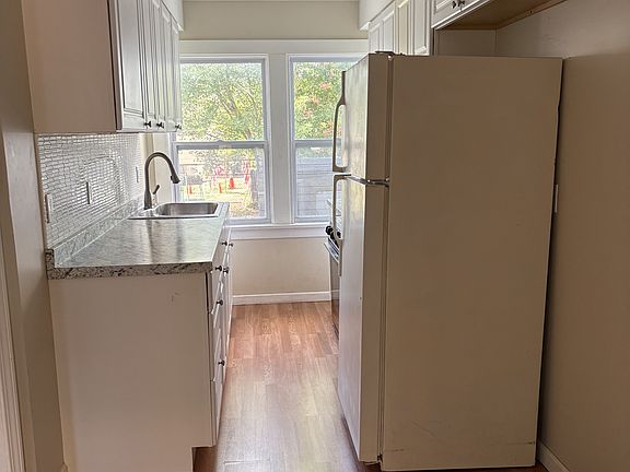 5th image of 166 Crowley Ave