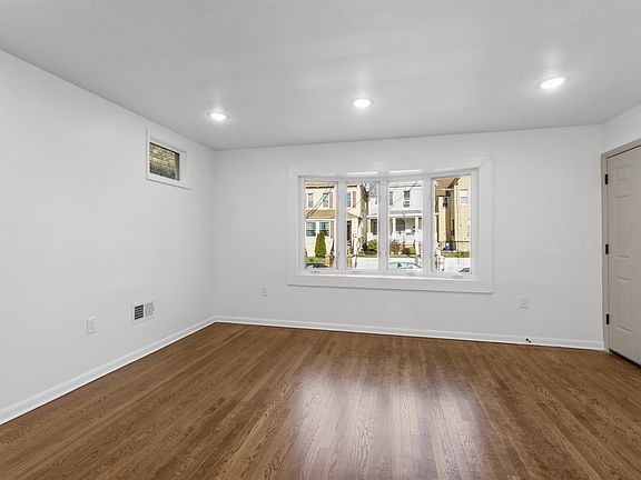5th image of 318 Arlington Ave Floor 1