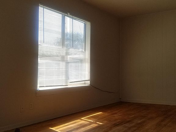 2nd image of 46 Mundt St #B