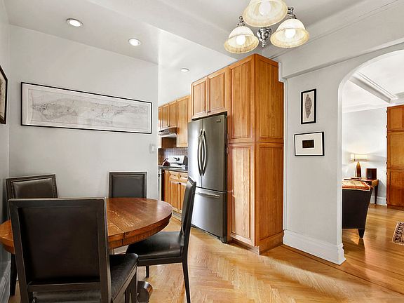 5th image of 7 Park Ave APT 17A
