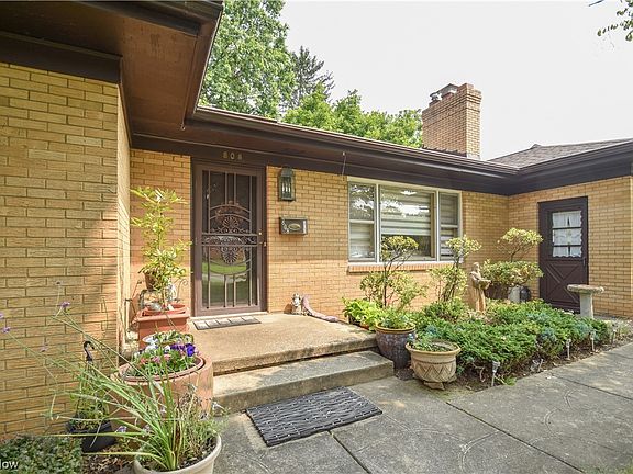 3rd image of 808 Larkridge Ave