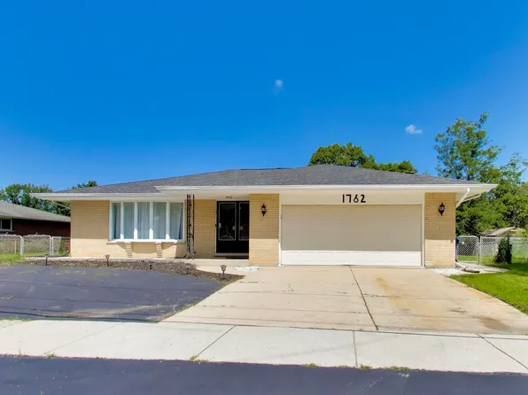 1762 E Camp McDonald Rd, Mount Prospect, IL 60056