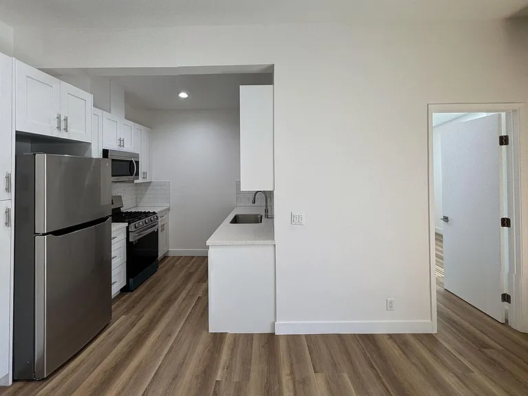 3630 Midvale Ave #16 — Photo 5
