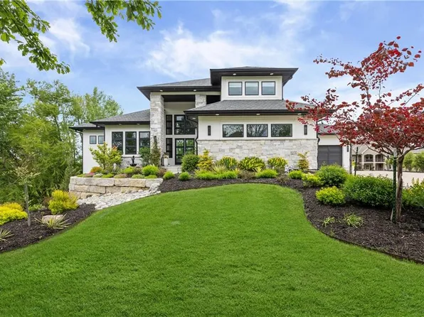 10114 W 152nd Ter, Overland Park, KS 66223