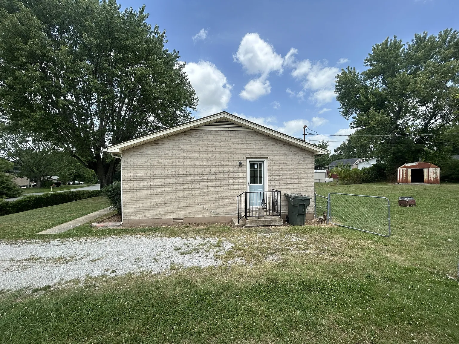 3 bed, 1100 sqft, $1,595 — Photo 3