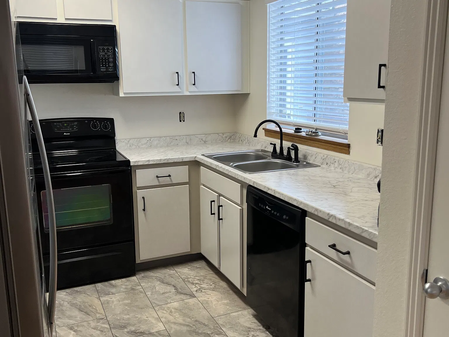 2 bed, 906 sqft, $1,700 — Photo 4