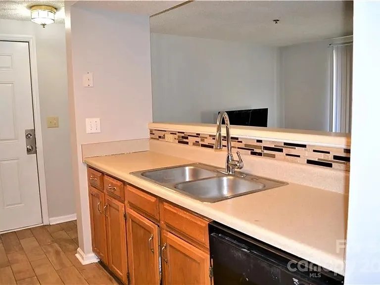 1649 Arlyn Cir #A — Photo 14