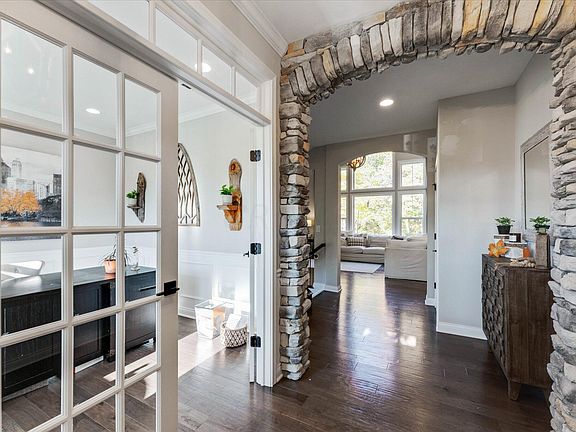4th image of 5640 Sedgewick Ln