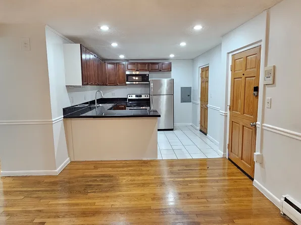 7 Oakcrest Rd APT 6, Hyde Park, MA 02136