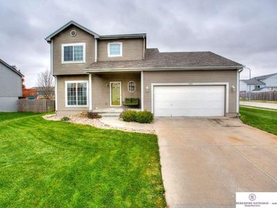 819 Fenwick St, Papillion, NE, 68046