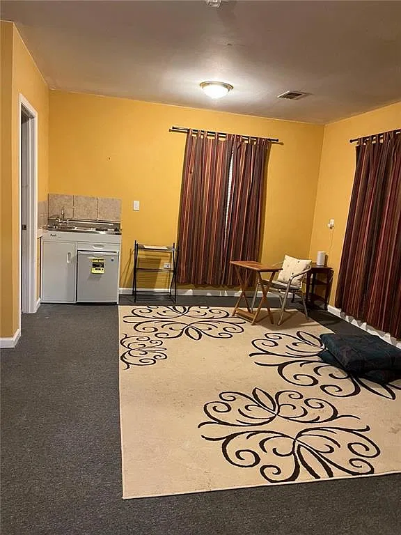 1 bed, 1.0 bath, 2145 sqft, $1,000 — Photo 1
