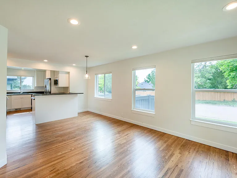2880 S 1400 E — Photo 8