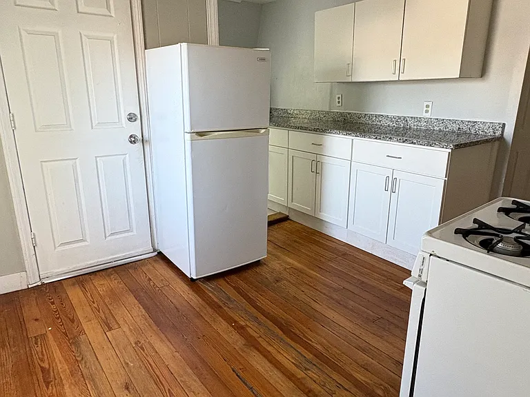 33 Pope St #3 — Photo 1