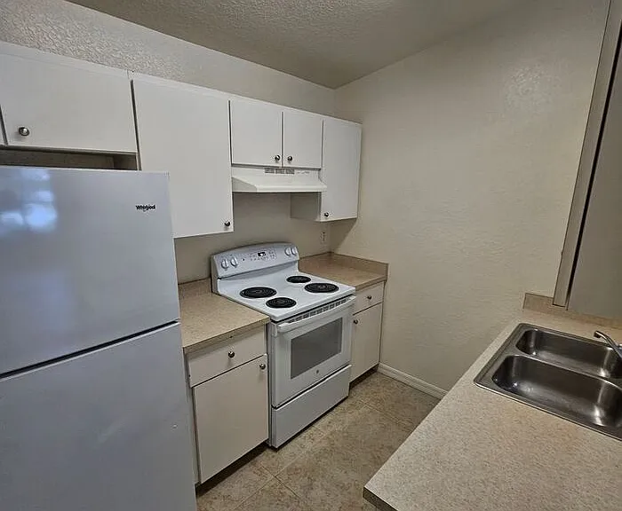 531 NE 28th Ave #100 — Photo 4
