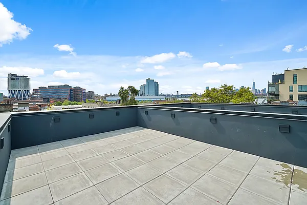 Sold by Avenue Sotheby's International Realty | media 22