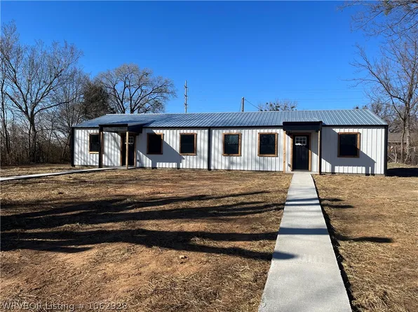 409/411 S Hickory St, Sallisaw, OK 74955
