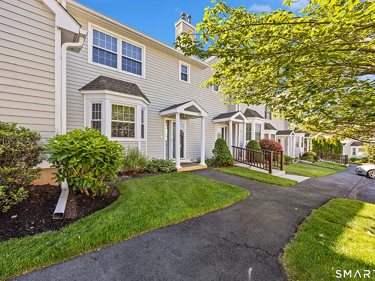 6 Cypress Ln #2 — Photo 1