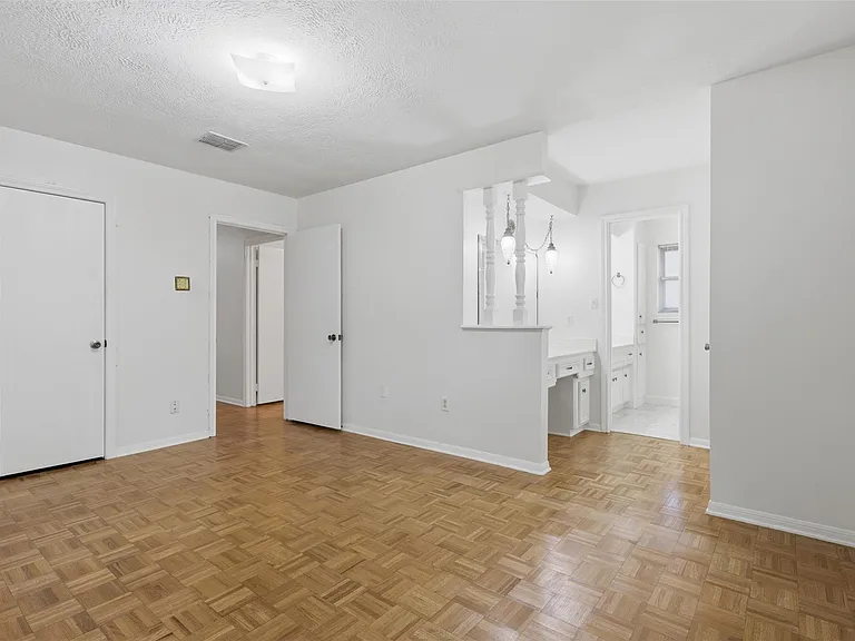 5923 Pinewood Springs Dr — Photo 16