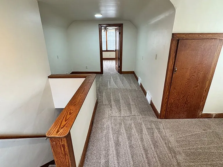832 Lawrence Ave — Photo 16