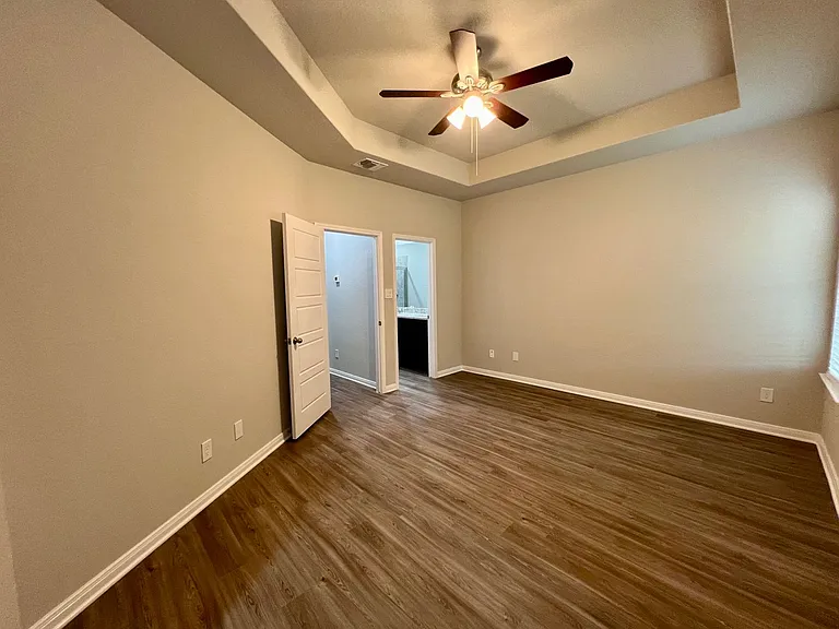 351 Emma Dr — Photo 16