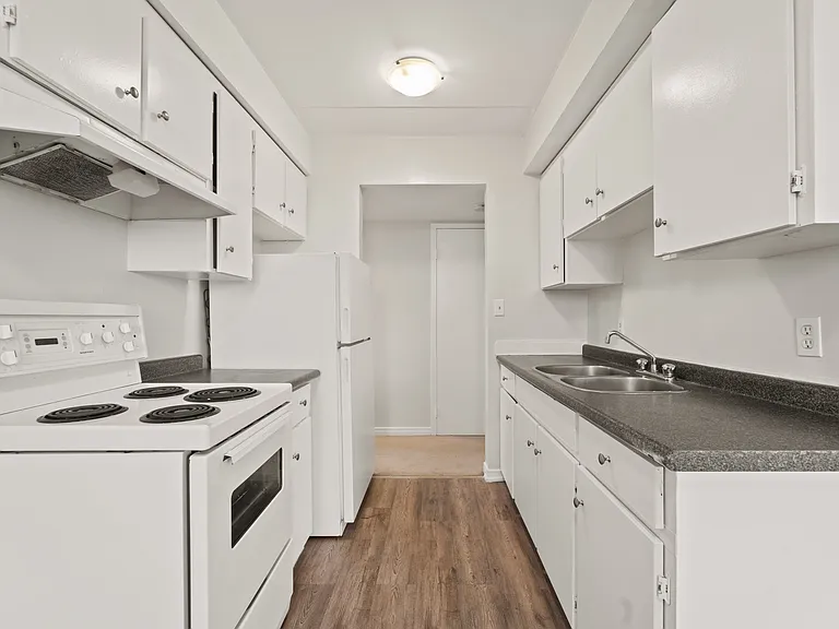 360 Caron Ave — Photo 14