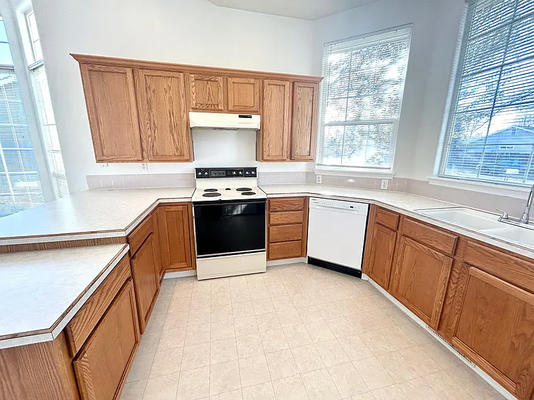4650 N Date Palm Ave — Photo 5